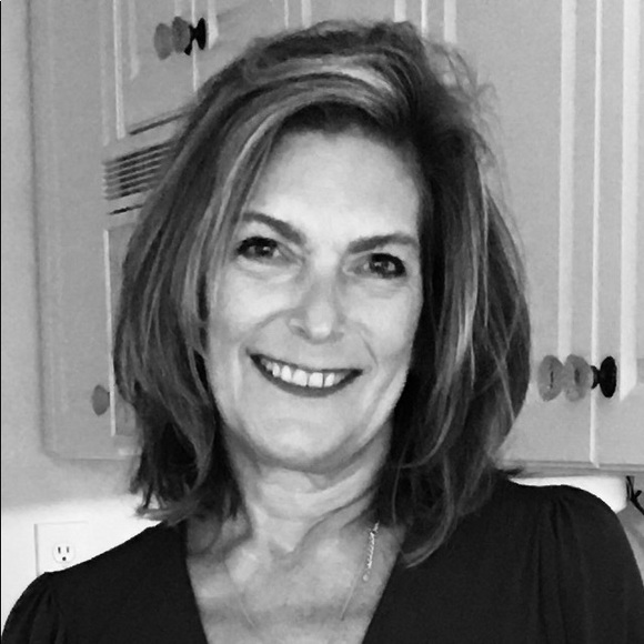 Meet your Posher, Lisa - Picture 3 of 3